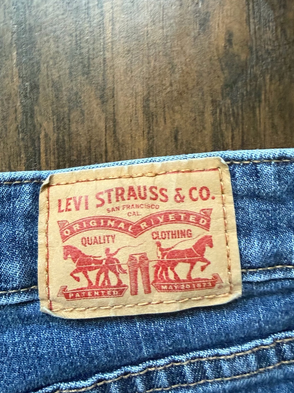 Levis Denim Shorts Womens 18W Blue Classic Short Jeans - Picture 4 of 4